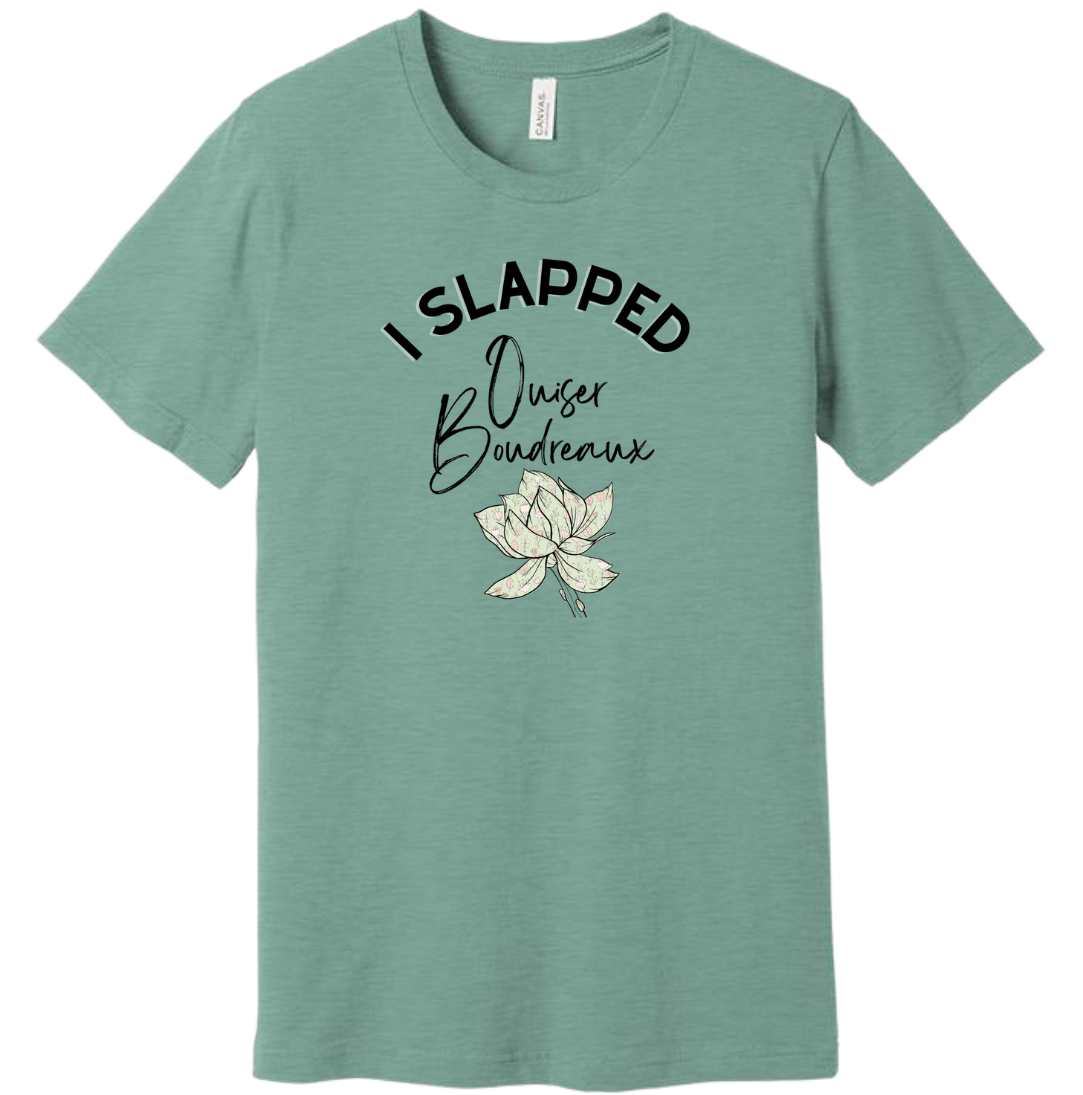 I Slapped Ouiser Dressing Festive T-shirt dusty blue