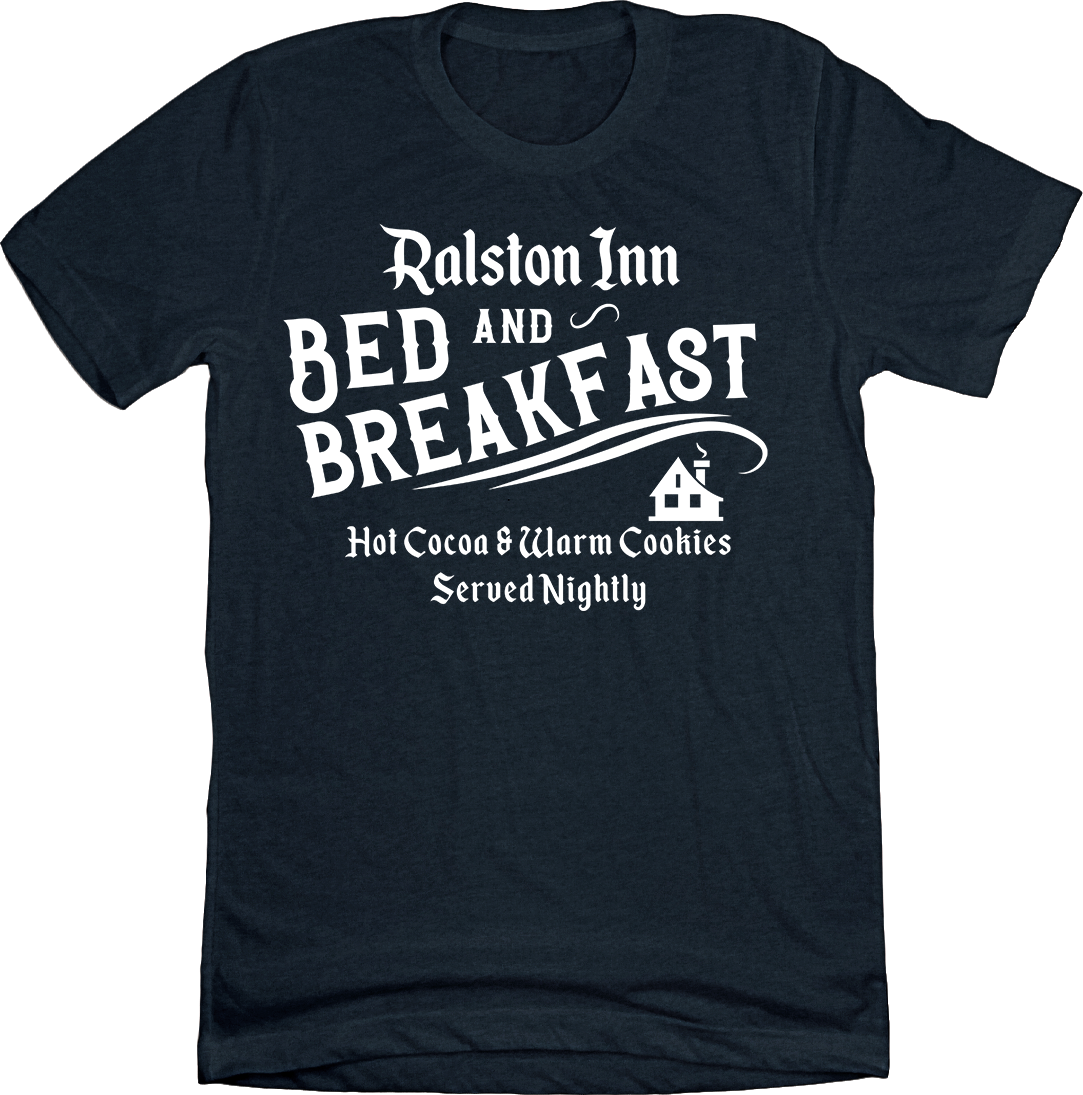 Ralston Inn Bed & Breakfast Dressing Festive navy T-shirt